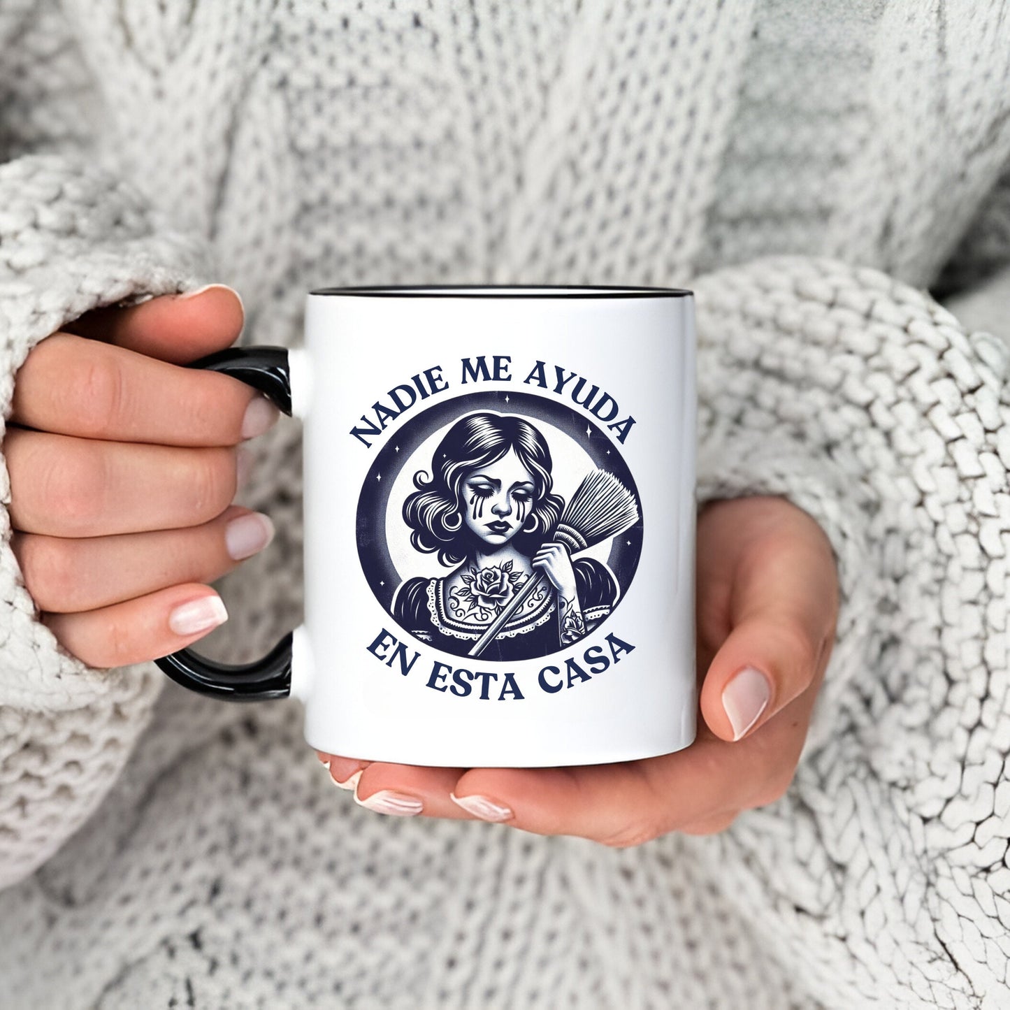 Funny Latina Mom - Nadie Me Ayuda En Esta Casa Spanish Mug - 11oz Ceramic Coffee - Funny Hispanic Saying Mug Spanish Gift for Mom and Sister