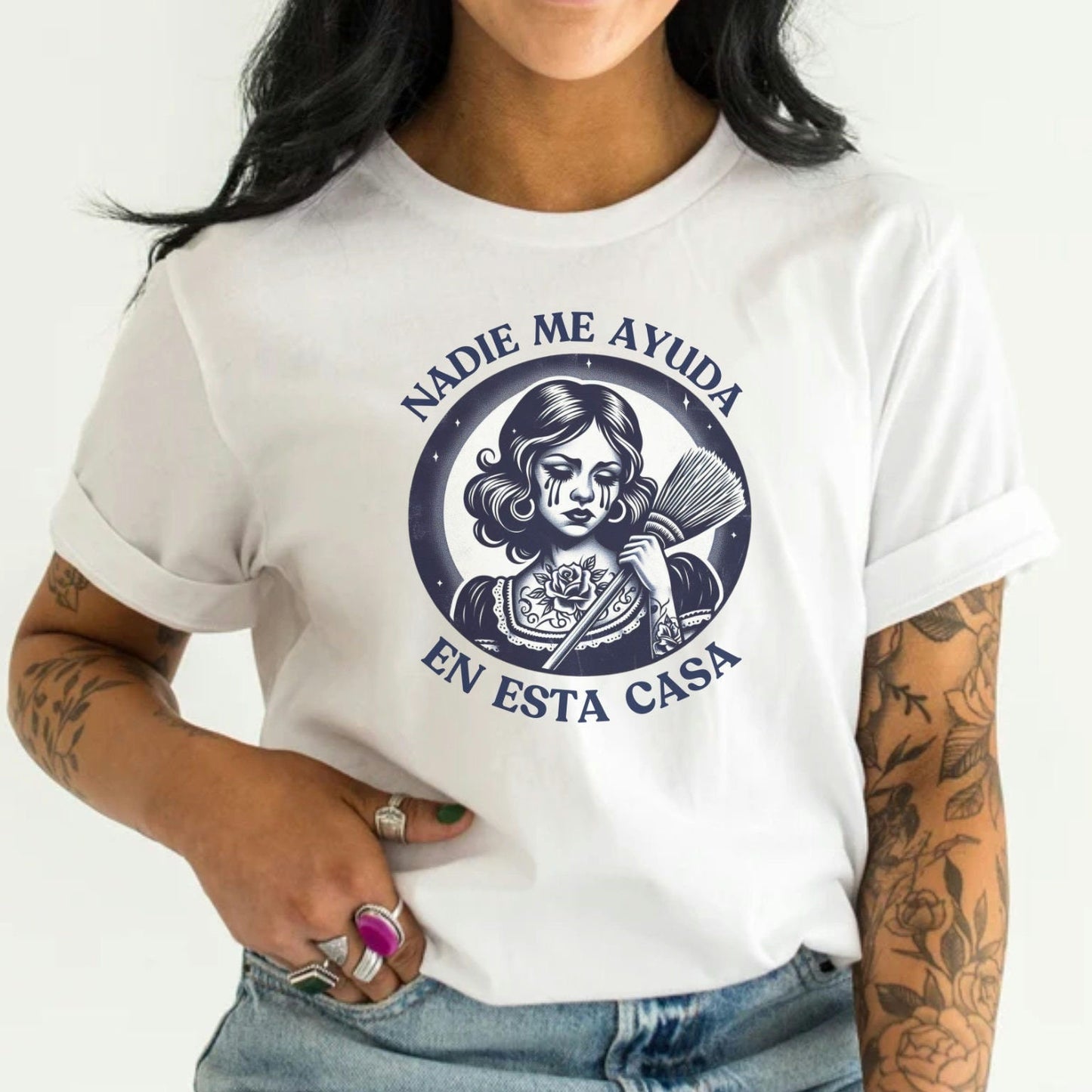 Funny Latina Mom - Nadie Me Ayuda en esta casa - Latina T-shirt - Unisex Jersey Short Sleeve Tee - Sarcastic Gift for latinx Hispanic Mom