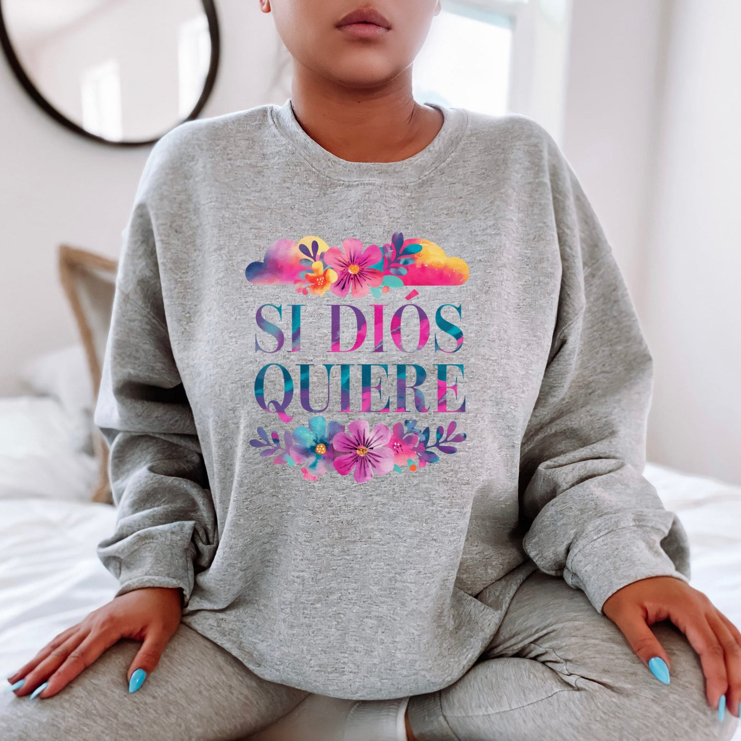 Si Dios Quiere Latina Sweatshirt - Cute Spanish Faith Sweatshirt - Unisex Crewneck - Christian JW Hispanic Gift - Gift for Latinx Mom