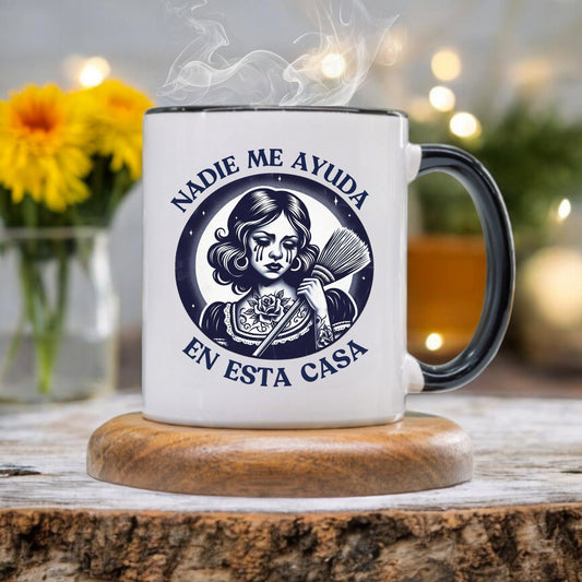 Funny Latina Mom - Nadie Me Ayuda En Esta Casa Spanish Mug - 11oz Ceramic Coffee - Funny Hispanic Saying Mug Spanish Gift for Mom and Sister