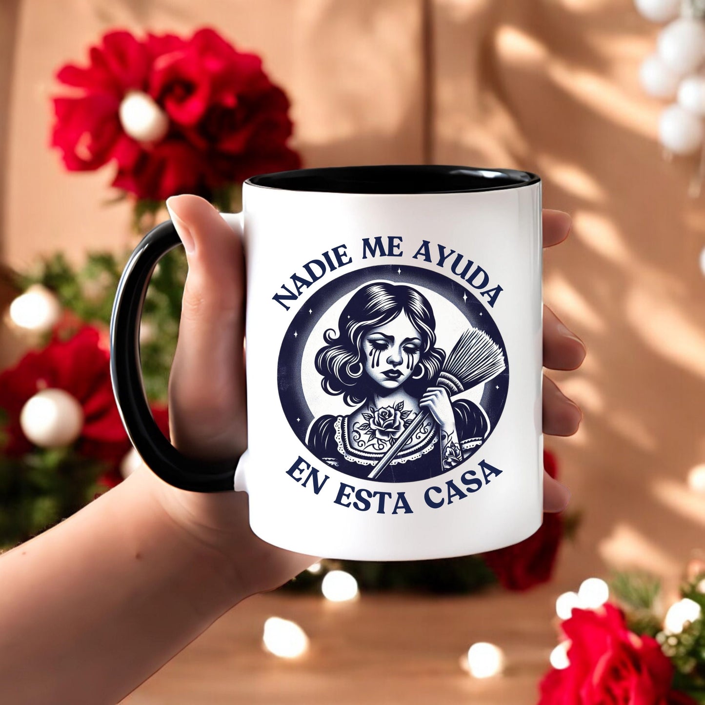 Funny Latina Mom - Nadie Me Ayuda En Esta Casa Spanish Mug - 11oz Ceramic Coffee - Funny Hispanic Saying Mug Spanish Gift for Mom and Sister